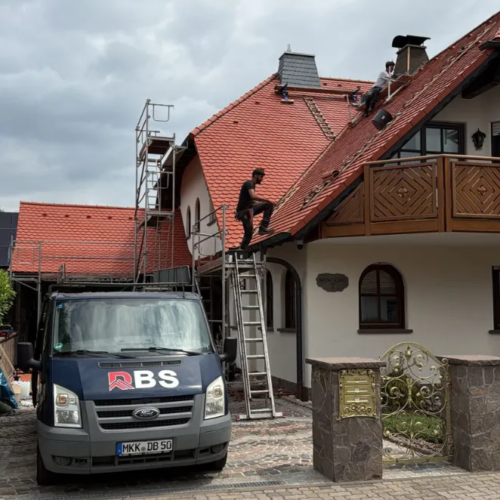 350m² Biberschwanz-Dach, reinigen und NANO-Premium-Beschichtung in Ziegelrot