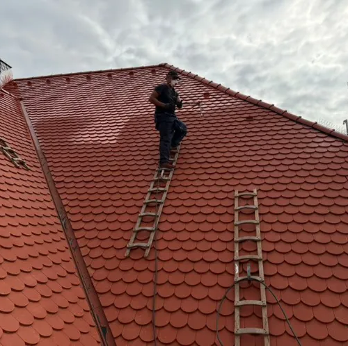 350m² Biberschwanz-Dach, reinigen und NANO-Premium-Beschichtung in Ziegelrot