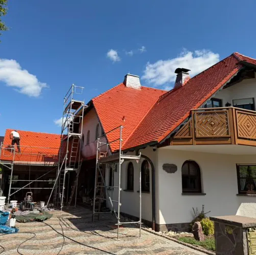 350m² Biberschwanz-Dach, reinigen und NANO-Premium-Beschichtung in Ziegelrot