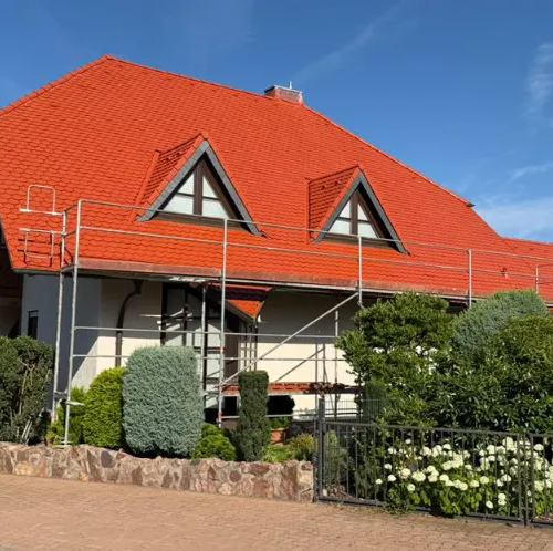 350m² Biberschwanz-Dach, reinigen und NANO-Premium-Beschichtung in Ziegelrot